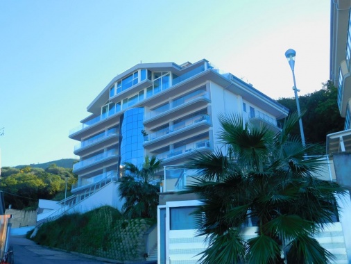 4 Bed 2 Bath Apartment | 175 sqm Internal + 175 sqm external | key ready