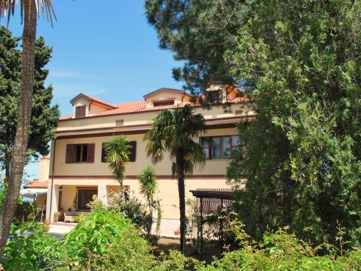 Elegant Country Villa (8000 sqm land) Possible Hotel Conversion